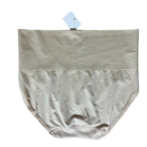 Yummie Ultralight Seamless Shaping Briefs Almond Light Beige M/L Med-Lar NWOT - Picture 4 of 4